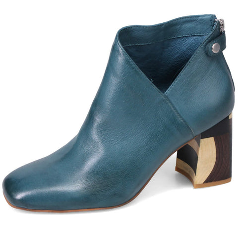 Django & Juliette - YOLLY-FW25 available in 2 colours!